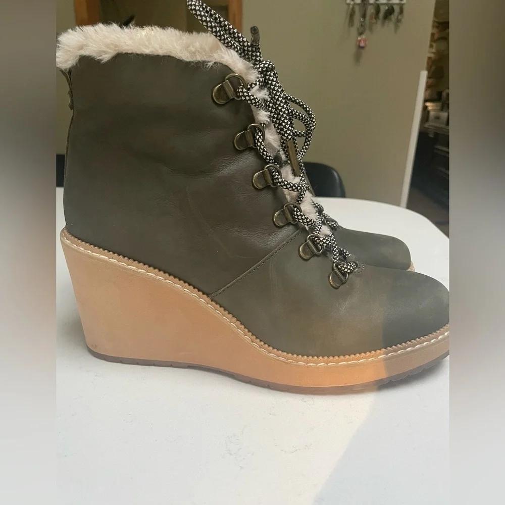 Toms Dark Green Wedge Boots with Tan Sole